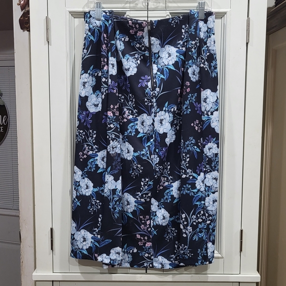 Torrid Blue Rose Skirt - Picture 2 of 5
